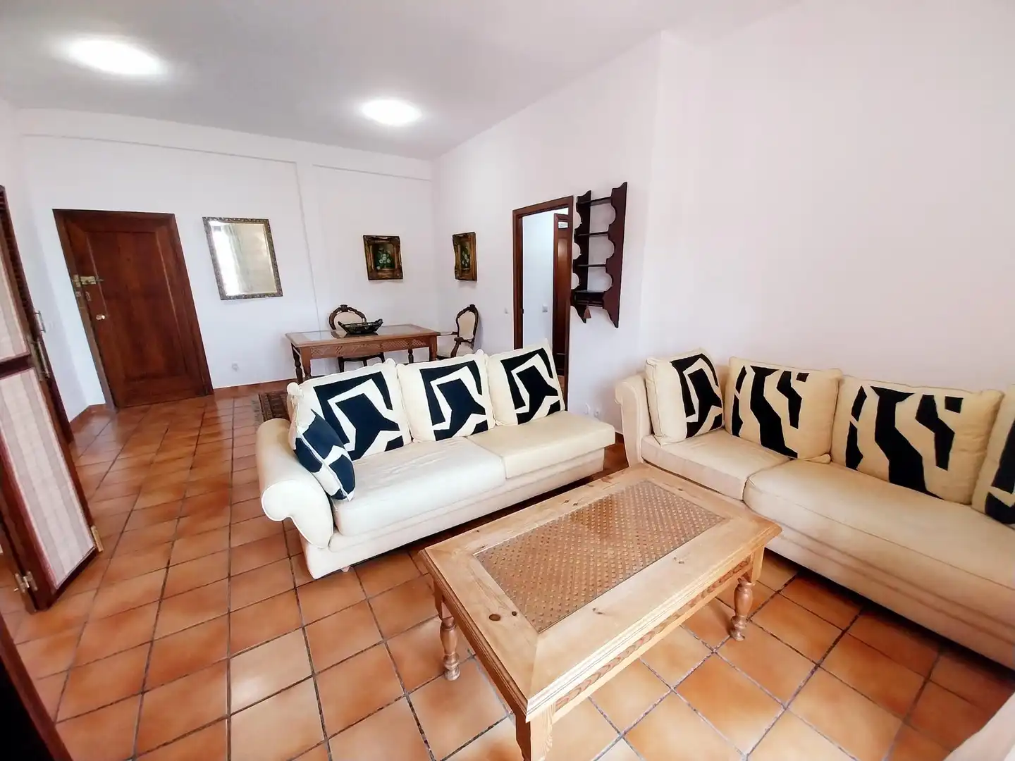 Sala d'estar de Apartament de lloguer en Mijas amb Jardí privat, Terrassa i Balcó