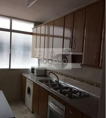 Cuina de Pis de lloguer en  Sevilla Capital amb Aire condicionat, Terrassa i Moblat