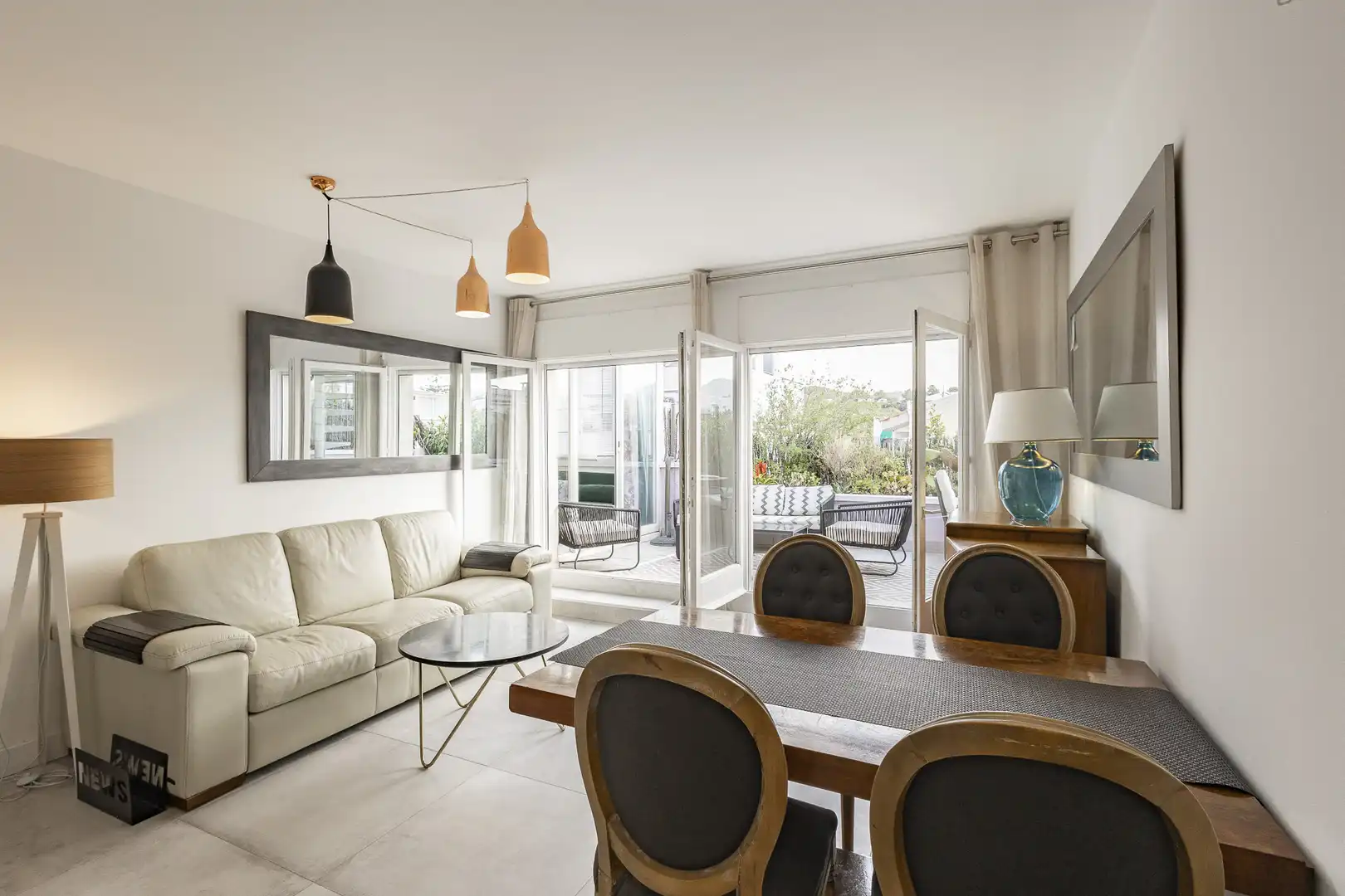 Sala d'estar de Àtic de lloguer en Sitges amb Aire condicionat, Calefacció i Terrassa