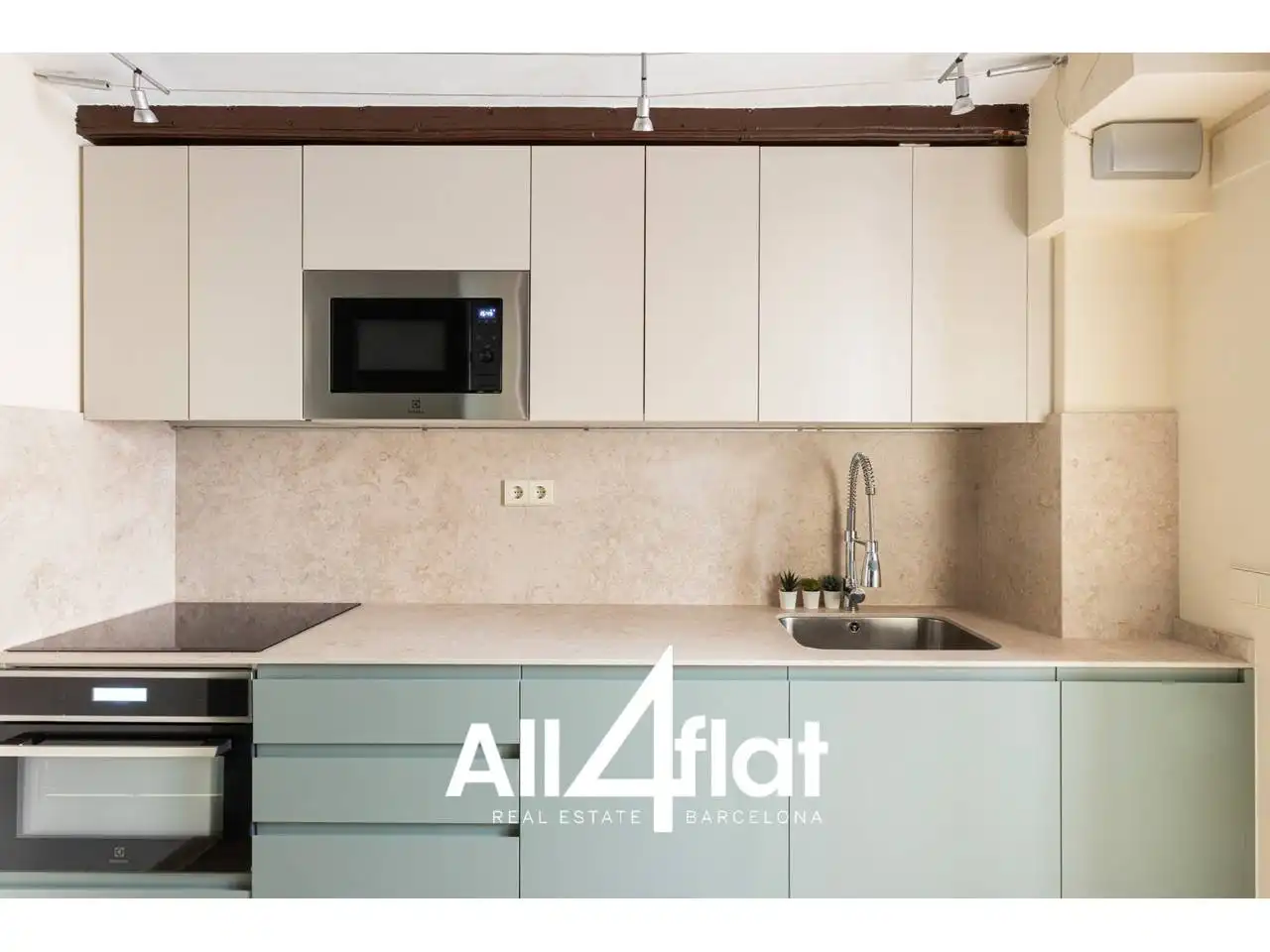 Küche von Wohnung zum Verkauf in Barcelona mit Klimaanlage, Parkett und Möbliert