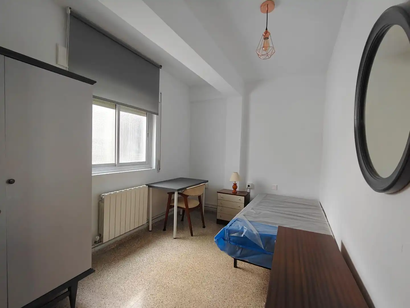 Habitación de Piso para compartir en Granada con Calefacción, Amueblado y Balcón