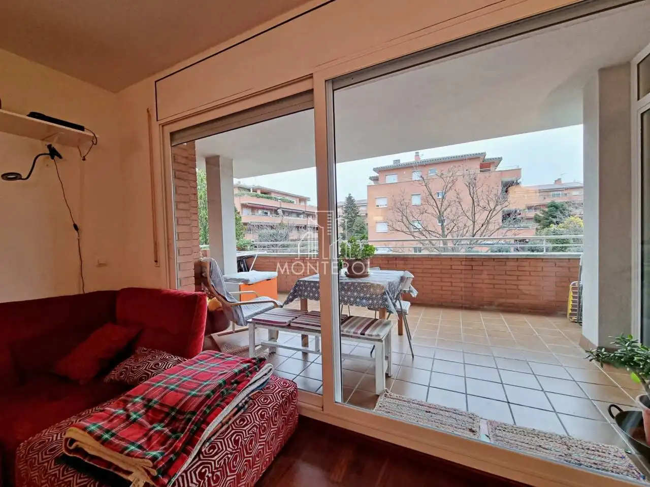 Vista exterior de Piso en venta en Cerdanyola del Vallès con Aire acondicionado, Calefacción y Parquet