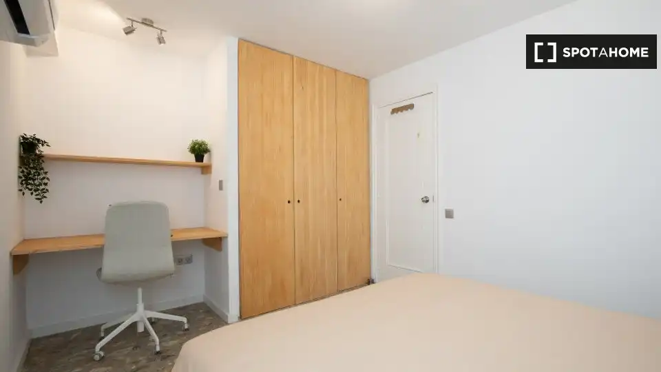 Bedroom of Flat for rent in Valencia  with Air Conditioner, Heating and Furnished