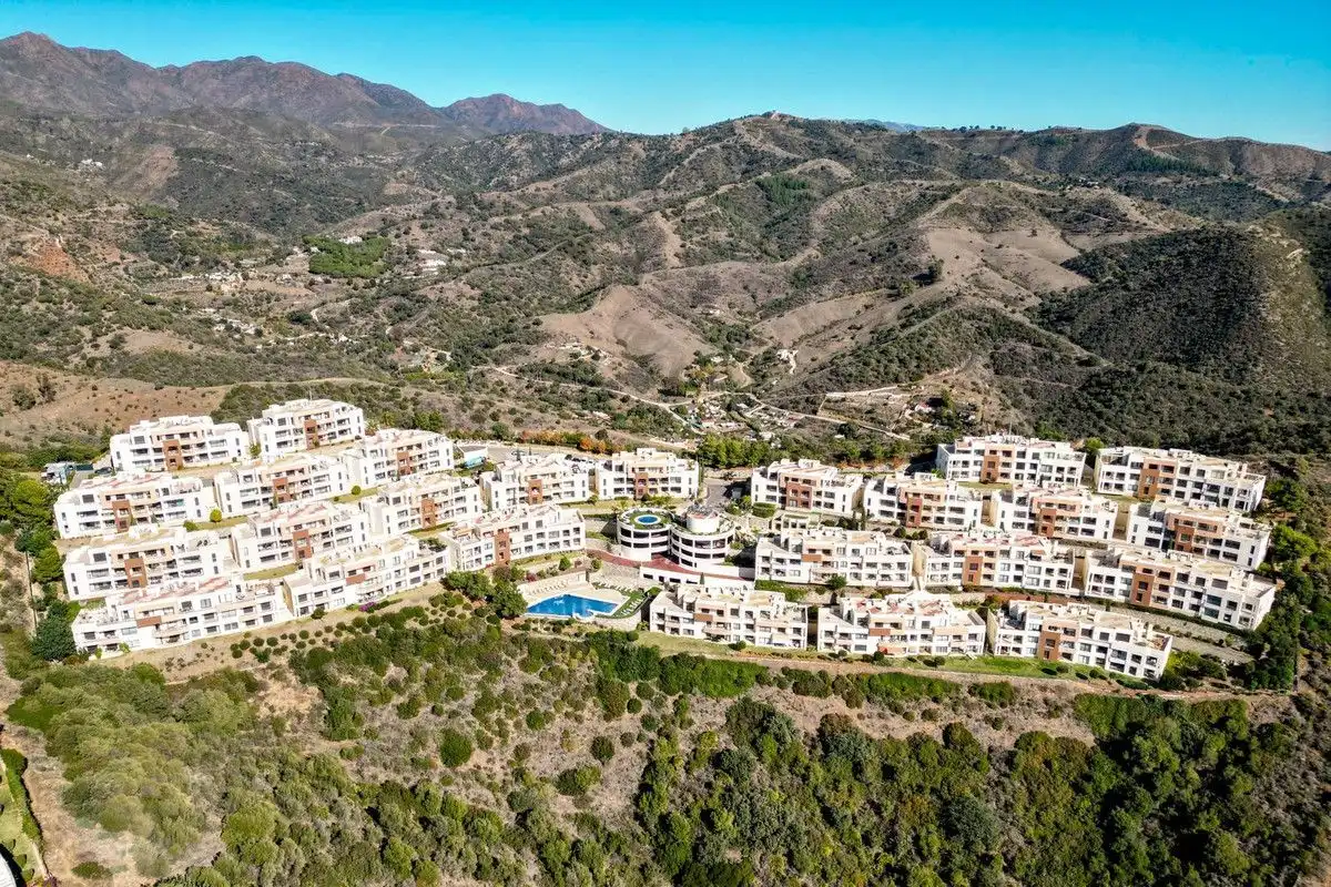 Vista exterior de Àtic en venda en Marbella amb Aire condicionat, Calefacció i Terrassa
