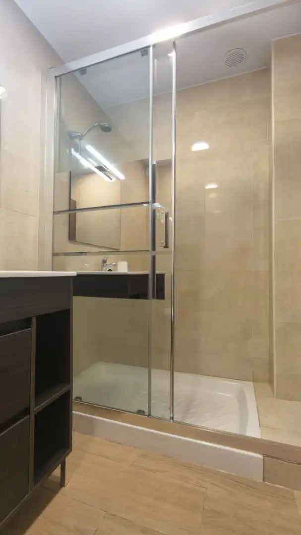 Bany de Pis de lloguer en Avilés amb Calefacció, Parquet i Moblat