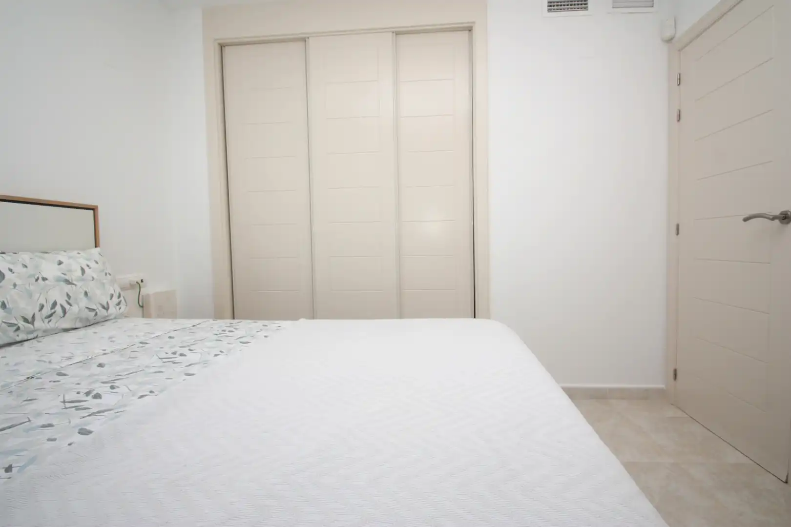 Bedroom of Apartments for sale in Calpe / Calp  with Air Conditioner, Terrace and Swimming Pool