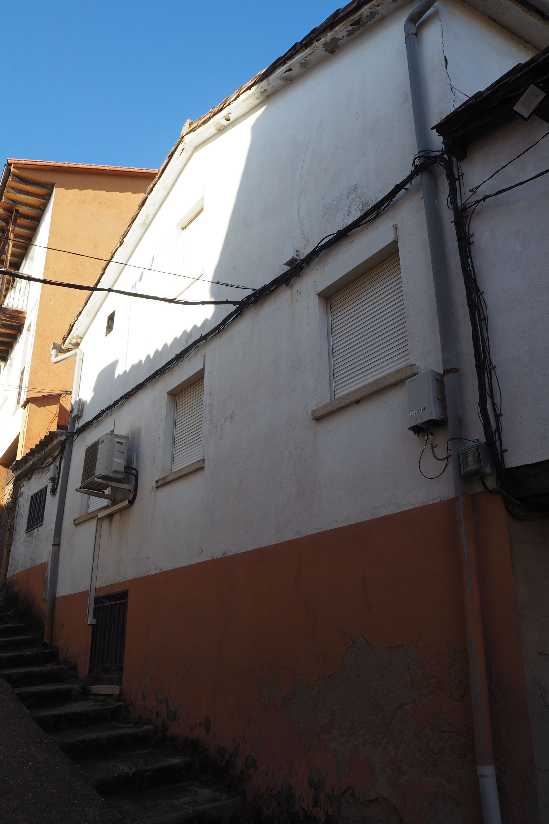 Vista exterior de Casa o xalet en venda en Madrigal de la Vera amb Aire condicionat