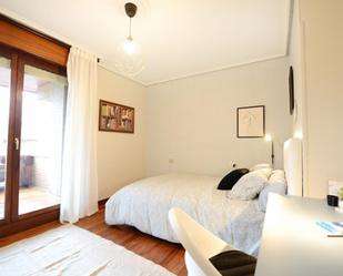 Dormitori de Apartament per a compartir en Galdakao amb Moblat, Forn i Rentadora