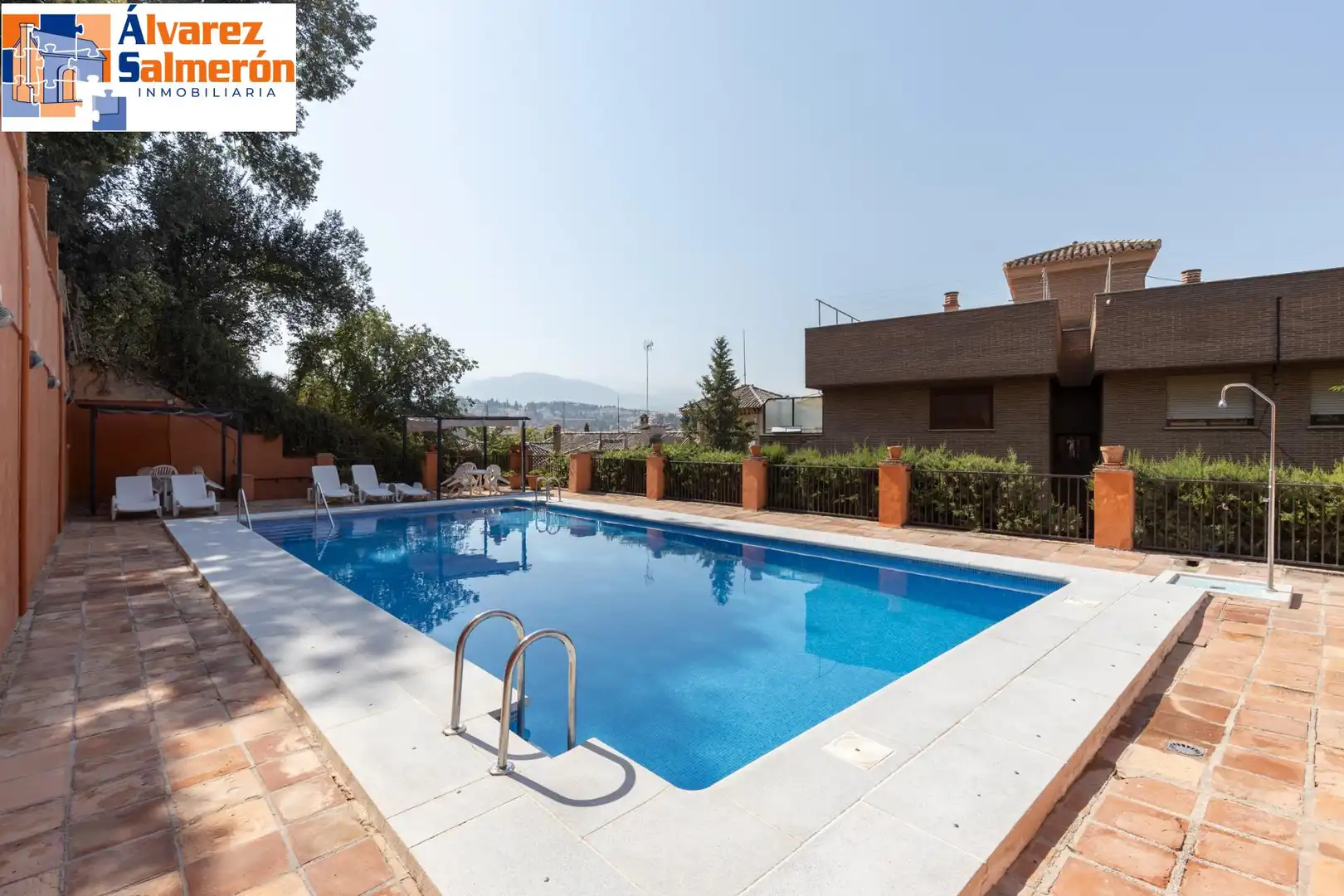 Piscina de Pis en venda en Granada amb Terrassa, Traster i Piscina comunitària