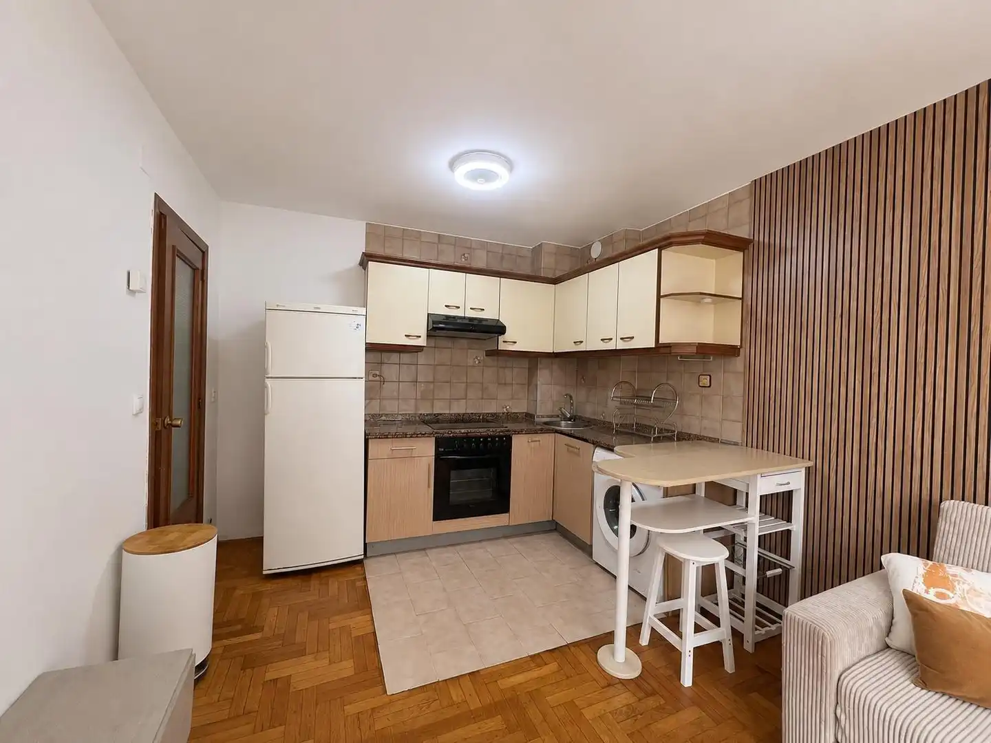 Cocina de Piso de alquiler en Oviedo  con Calefacción y Amueblado