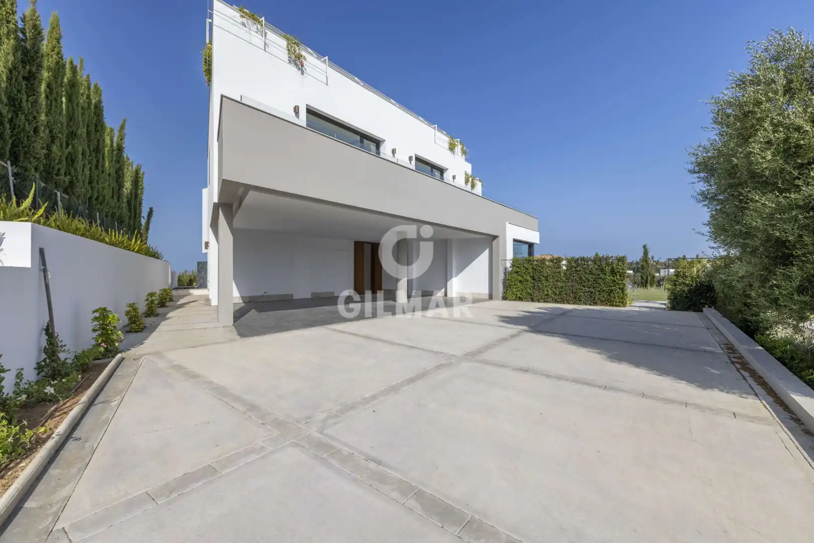 Vista exterior de Casa o xalet en venda en Sotogrande amb Calefacció, Jardí privat i Piscina