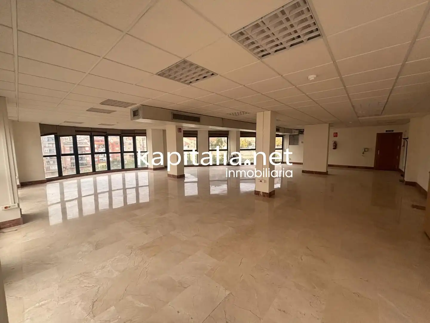 Office for rent in Alcoy / Alcoi  with Air Conditioner