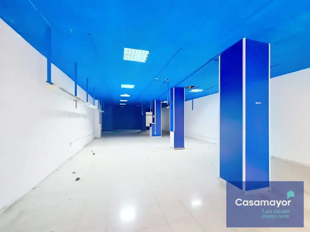 Local comercial de lloguer a Carrer Pintor Gisbert, imagen 3