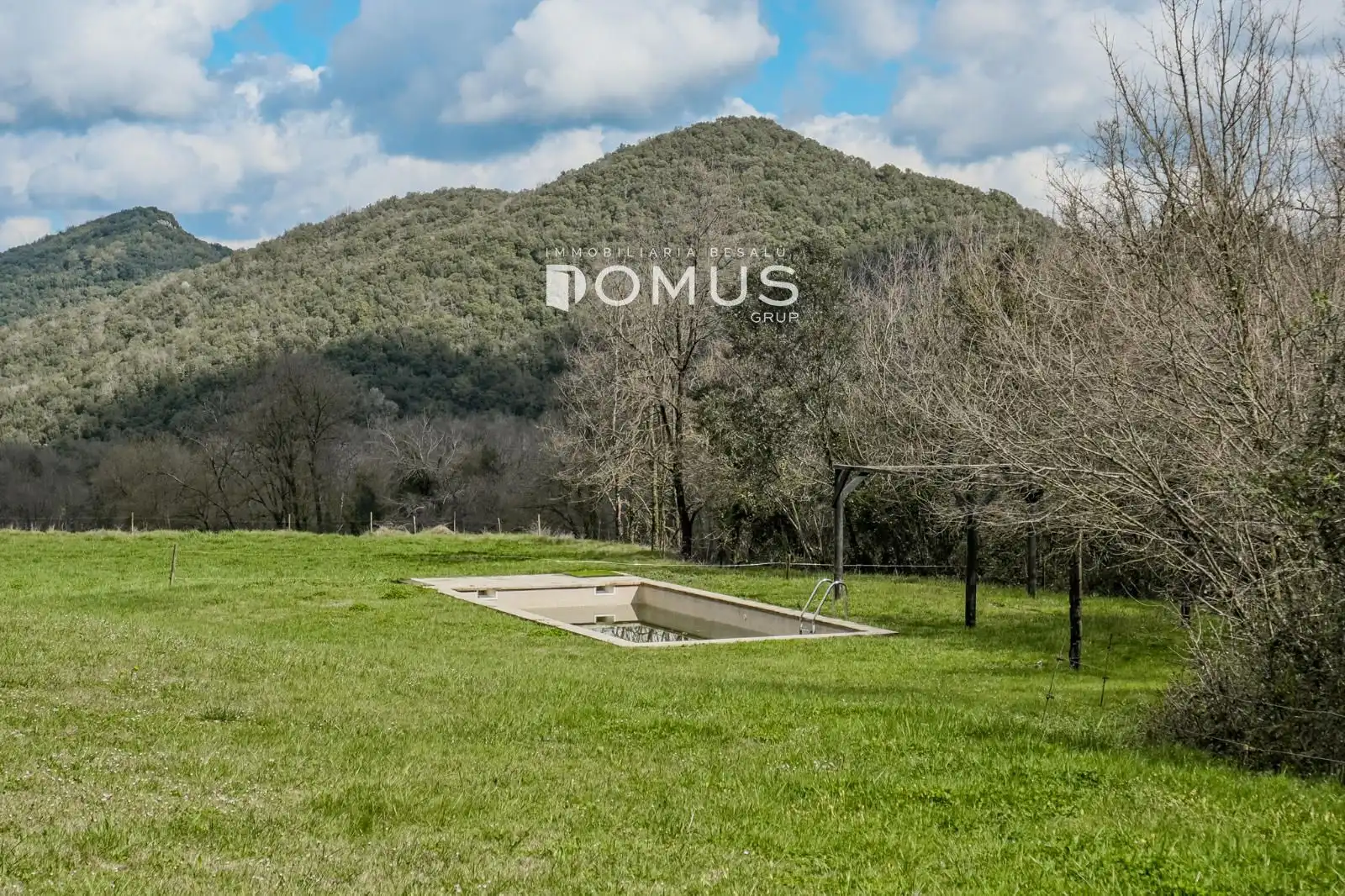Finca rústica en venta en Santa Pau con Calefacción, Parquet y Piscina