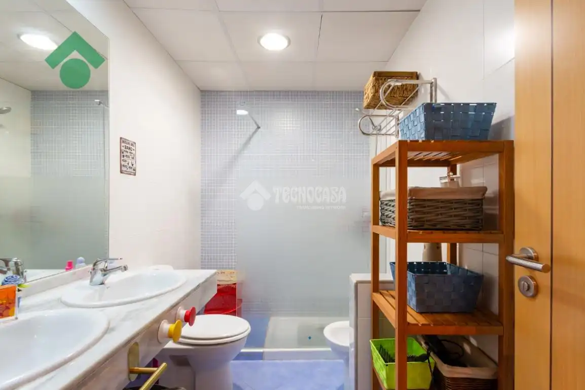 Bany de Pis en venda en Vélez-Málaga amb Aire condicionat, Terrassa i Traster