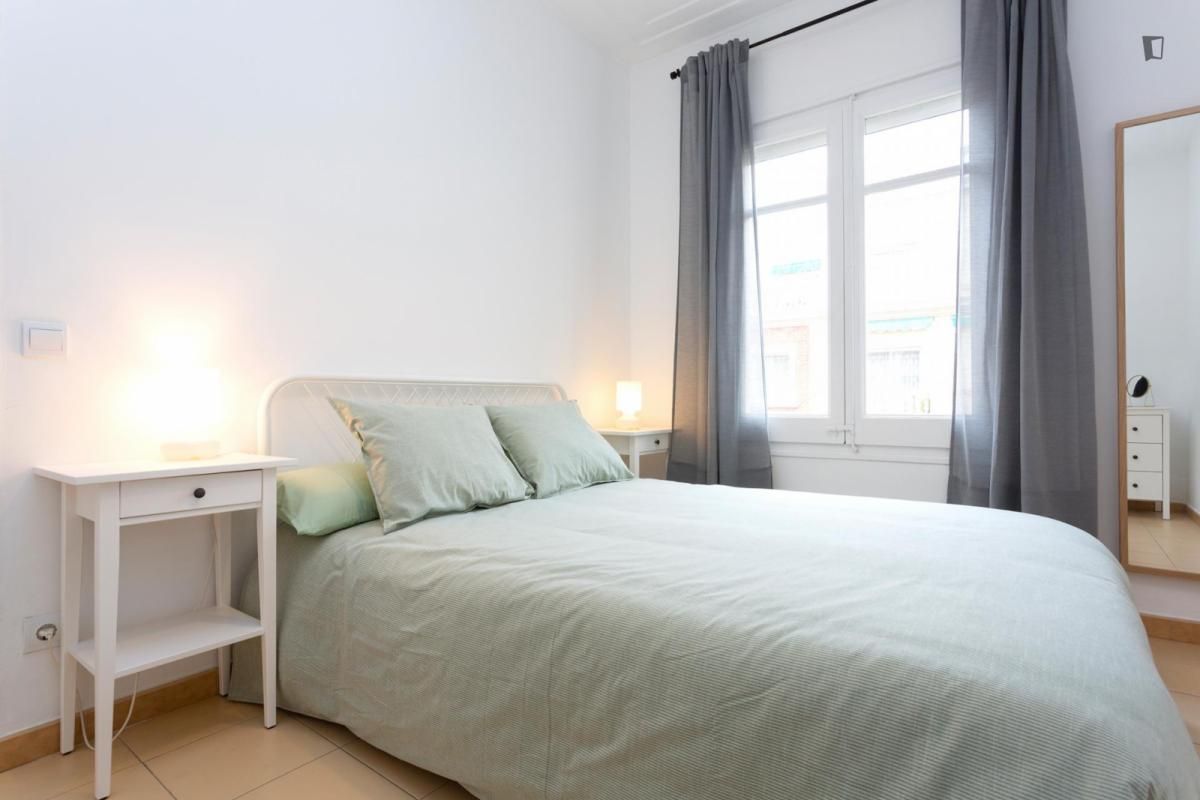 Dormitori de Apartament de lloguer en  Barcelona Capital amb Aire condicionat, Moblat i Forn