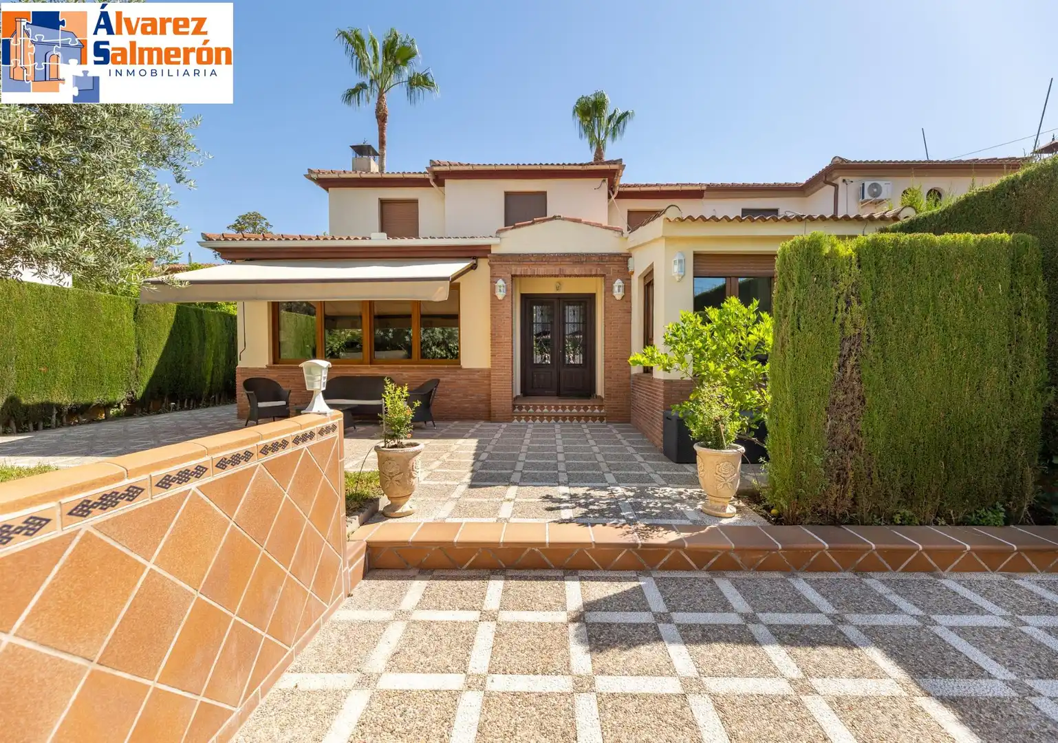Vista exterior de Casa o chalet en venta en Albolote con Aire acondicionado, Calefacción y Jardín privado