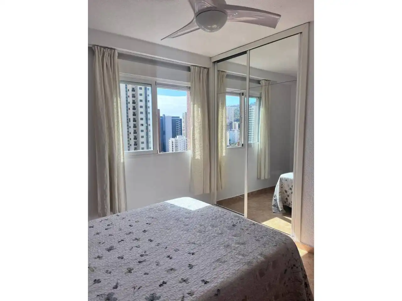 Habitación de Apartamento en venta en Benidorm con Aire acondicionado, Calefacción y Terraza
