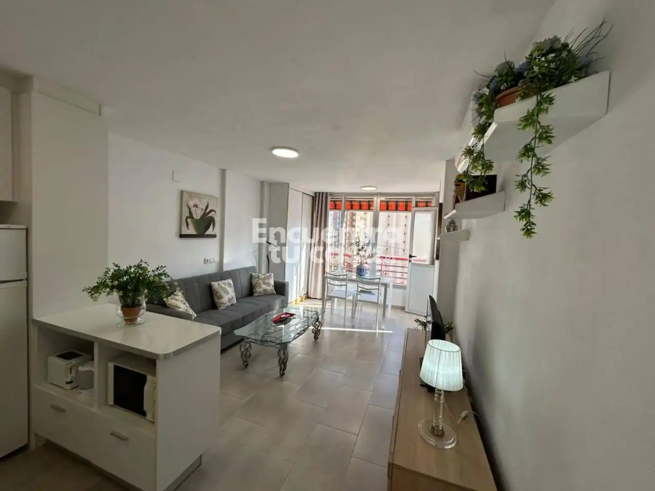 Flat with terrace for sale in Calle Londres, imagen 2