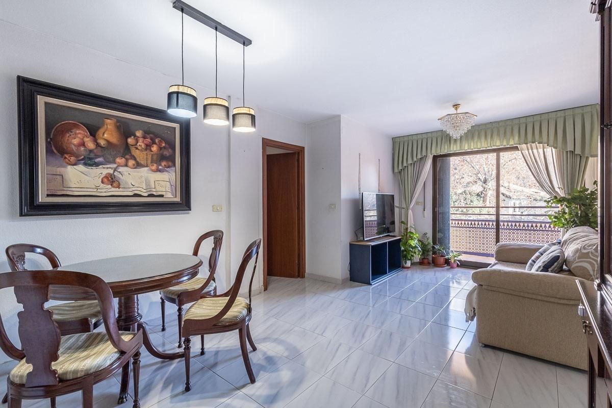 Dining room of Flat for sale in  Granada Capital  with Air Conditioner, Heating and Terrace