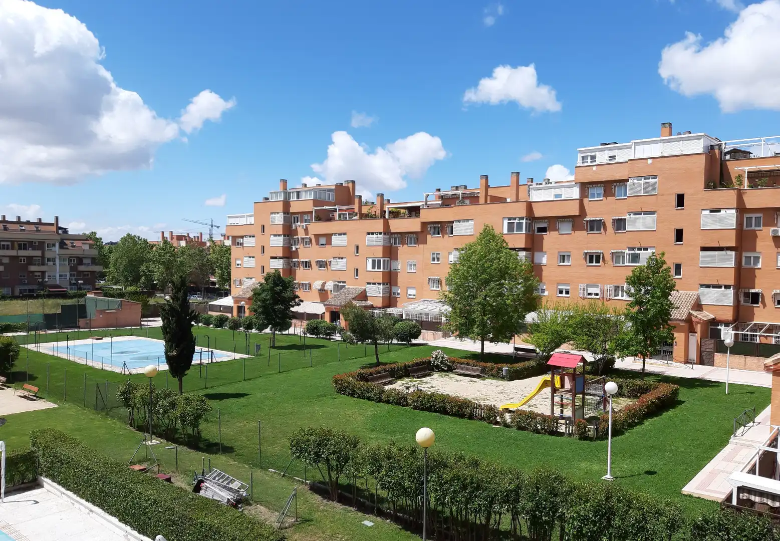 Vista exterior de Piso en venta en Parque Oeste - Fuente Cisneros
