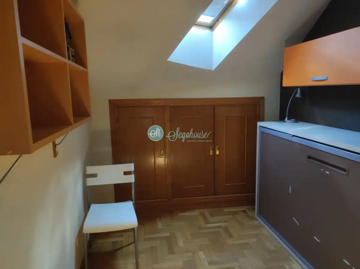 Ático en venta en Segovia con Calefacción, Parquet y Amueblado