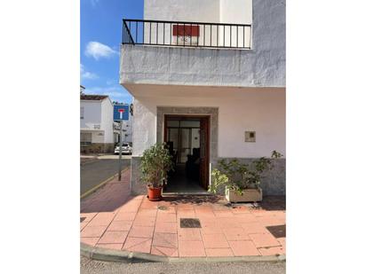 Vista exterior de Casa o xalet en venda en Estepona amb Terrassa