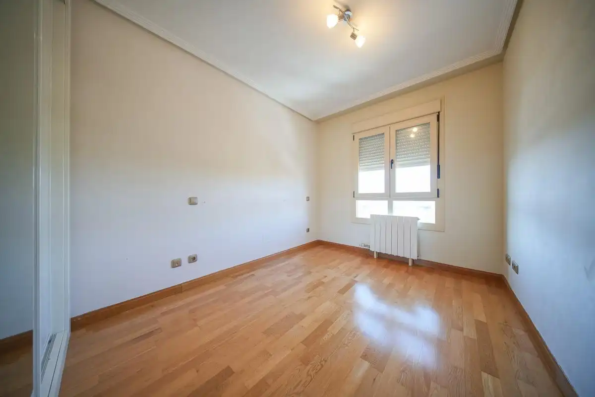 Bedroom of Flat for rent in Madrid  with Air Conditioner, Heating and Terrace