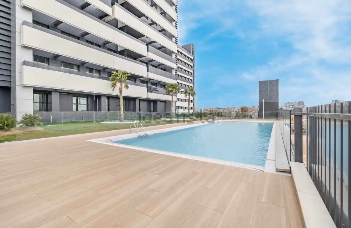 Piscina de Pis en venda en Madrid amb Aire condicionat, Calefacció i Terrassa