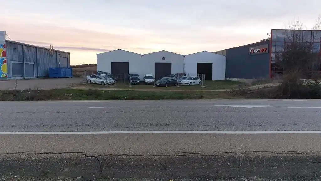 Vista exterior de Nave industrial en venta en Valdefresno