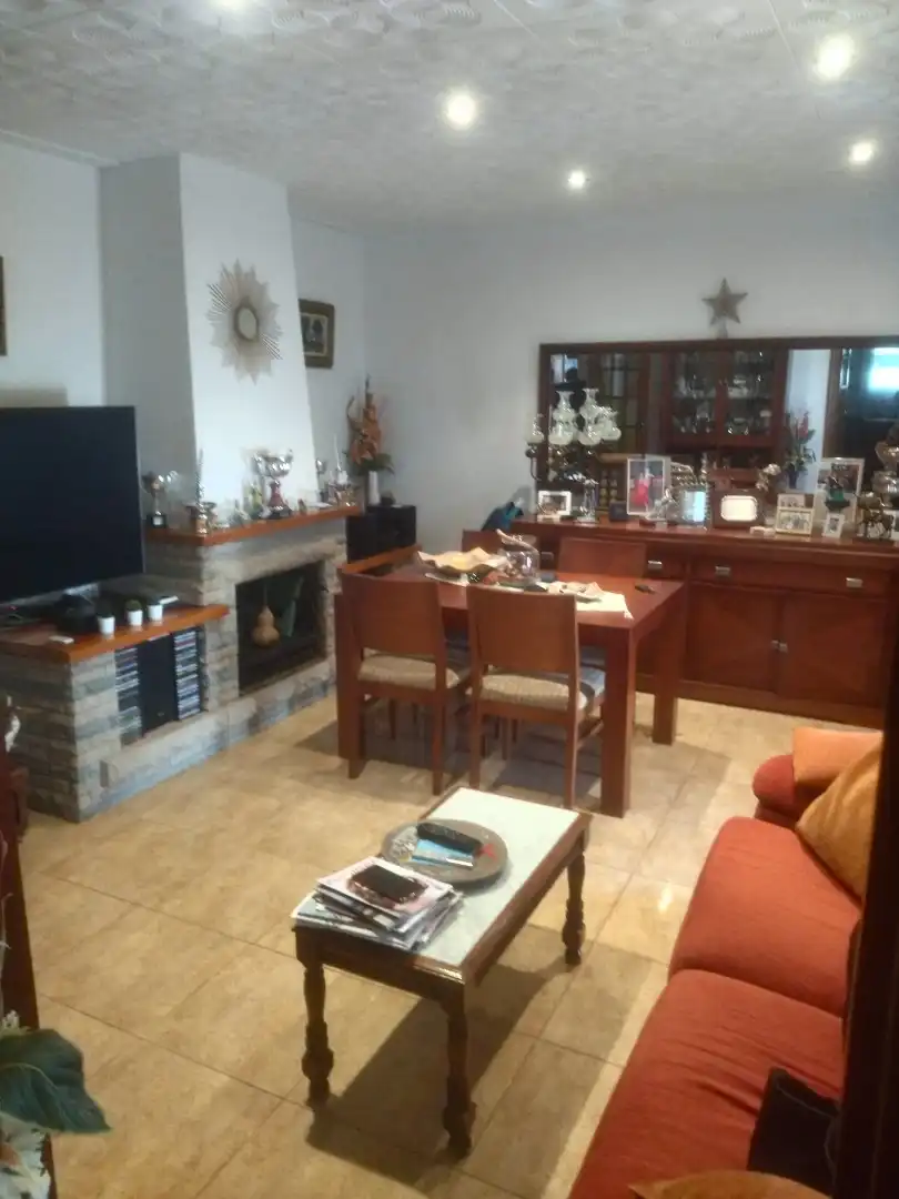 Chalet con jardín en venta en Llagostera