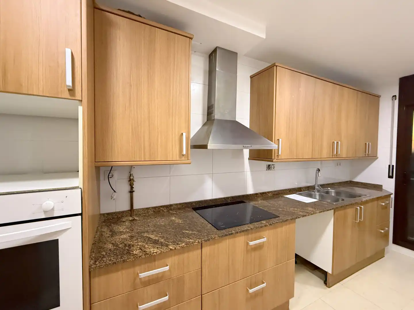 Cocina de Casa adosada en venta en Banyeres del Penedès con Calefacción, Jardín privado y Terraza