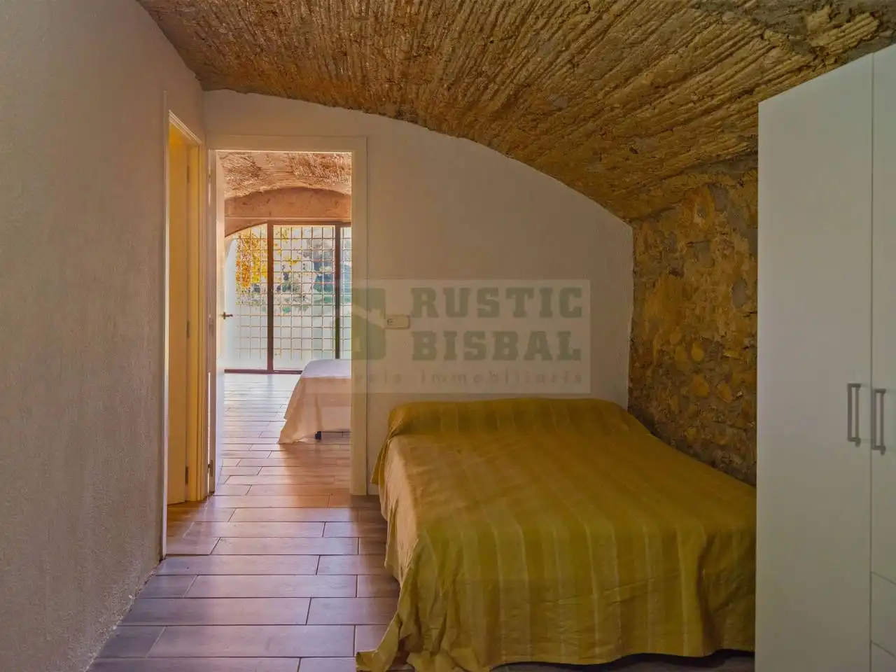 Habitación de Finca rústica en venta en Sant Miquel de Fluvià con Aire acondicionado, Calefacción y Terraza