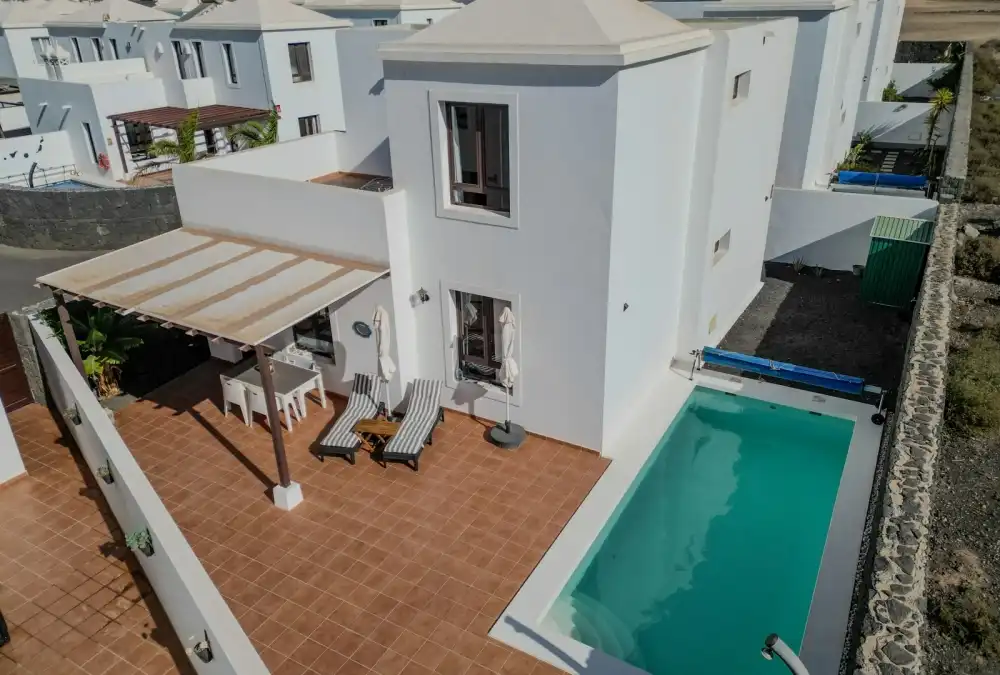 Vista exterior de Casa o chalet en venta en Yaiza con Terraza, Balcón y Internet