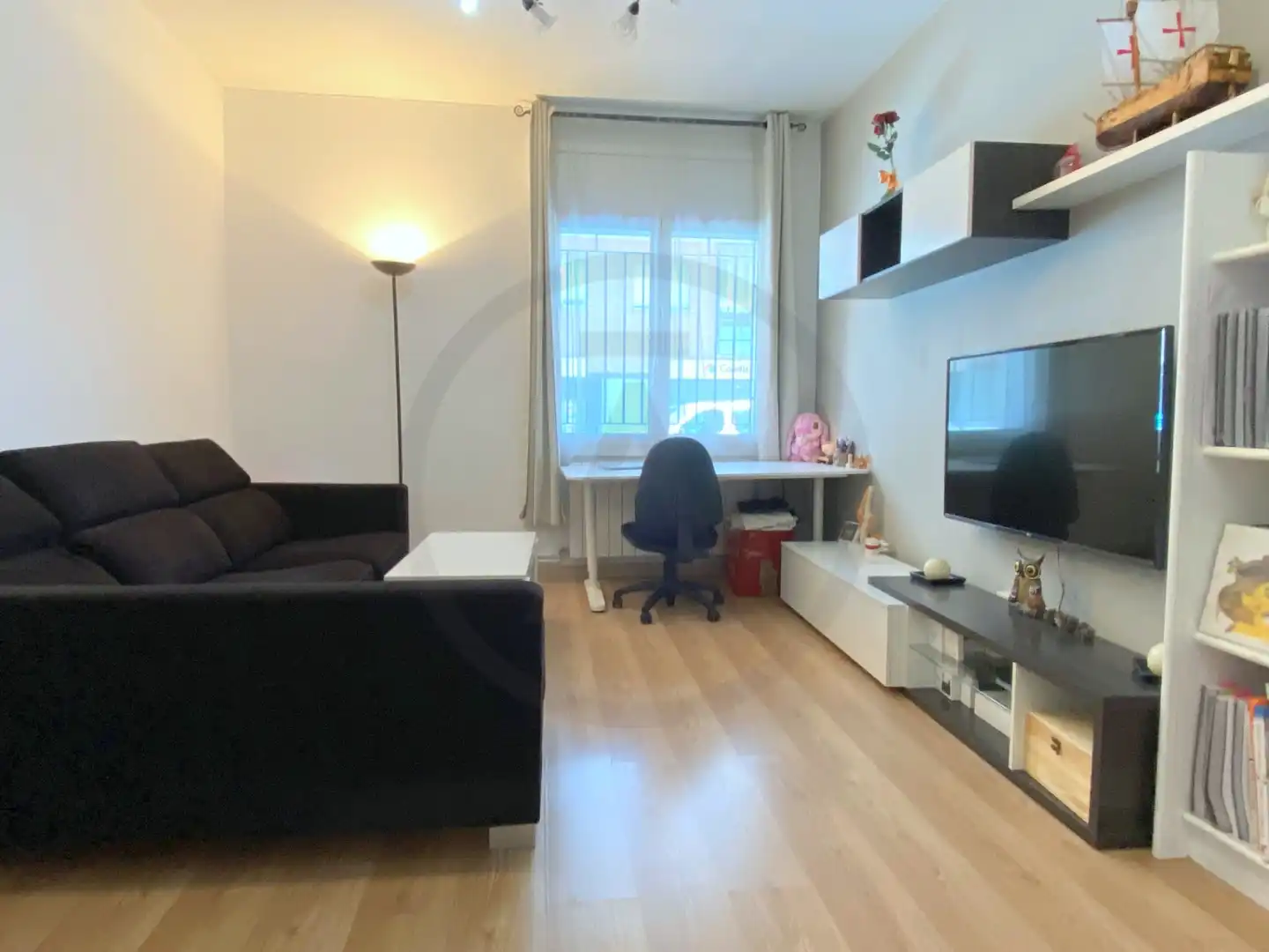 Living room of Flat for sale in Terrassa  with Heating, Parquet flooring and Terrace