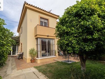 Casa pareada con balcón en venta en Jerez norte - Montealto - Pozoalbero