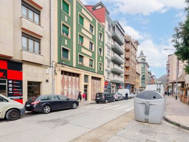 Local comercial en venta en Calle MARTINEZ VEGA 44