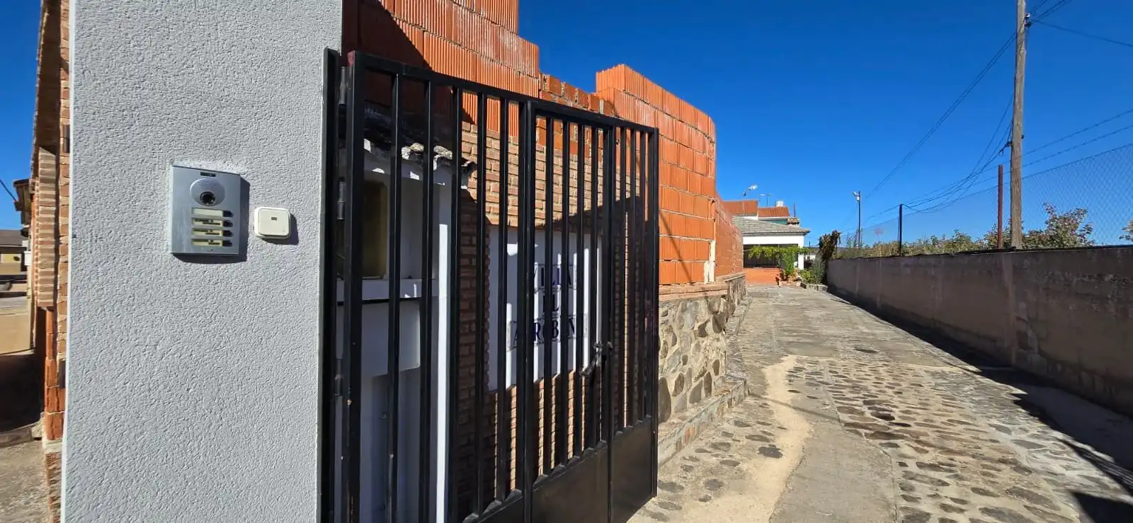 Vista exterior de Casa o xalet en venda en Piedrabuena amb Aire condicionat i Moblat