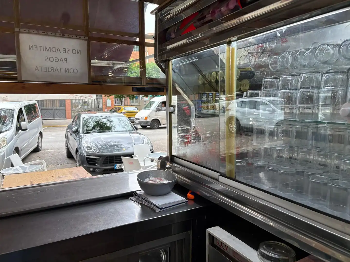 Vista exterior de Local en venta en Sevilla