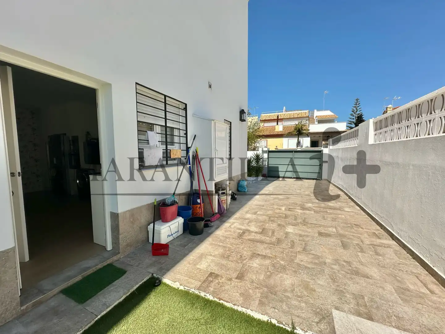 Vista exterior de Casa o chalet en venta en Islantilla con Aire acondicionado, Jardín privado y Terraza
