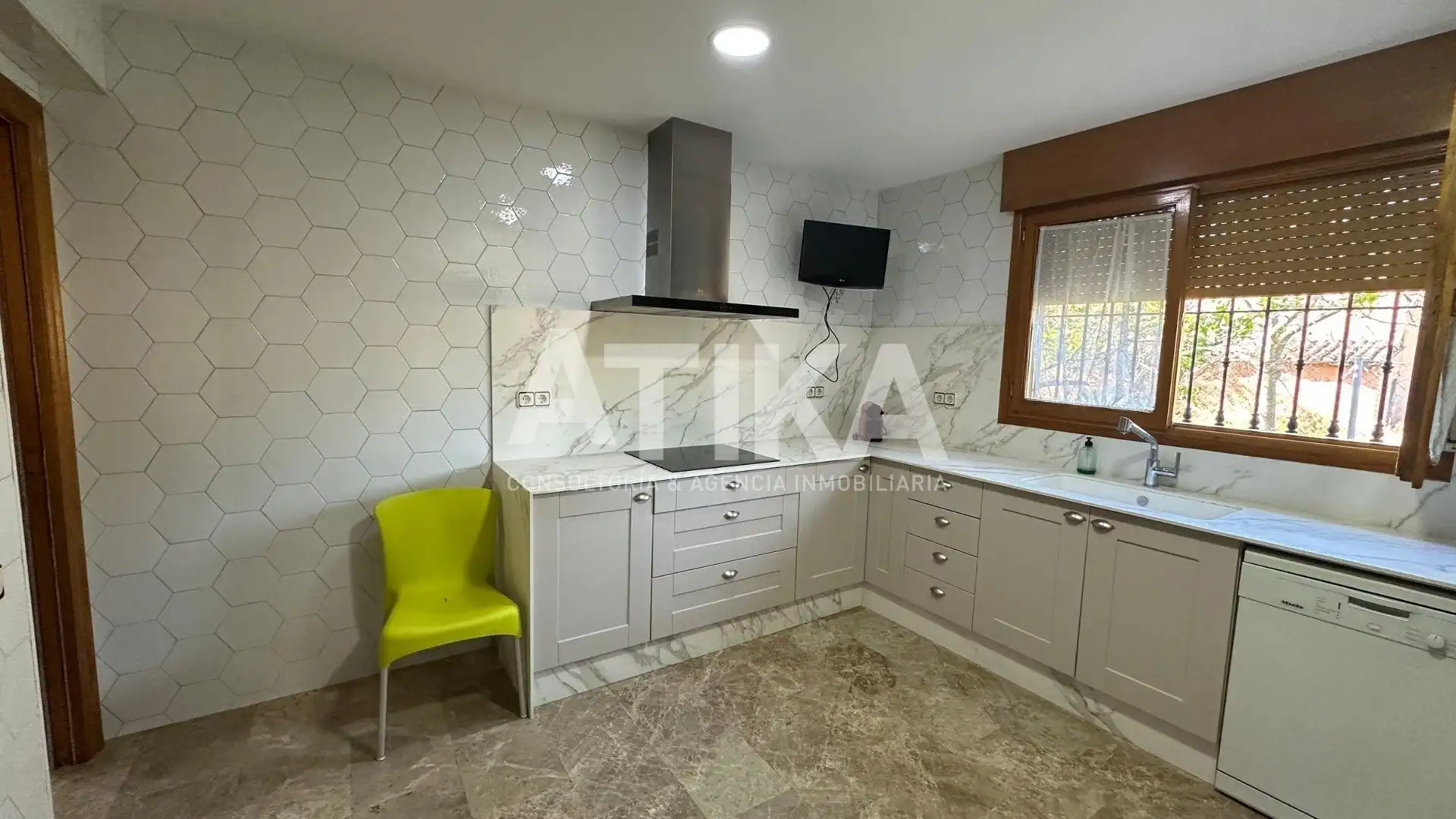 Kitchen of Houses for sale in Ontinyent  with Air Conditioner, Private garden and Parquet flooring