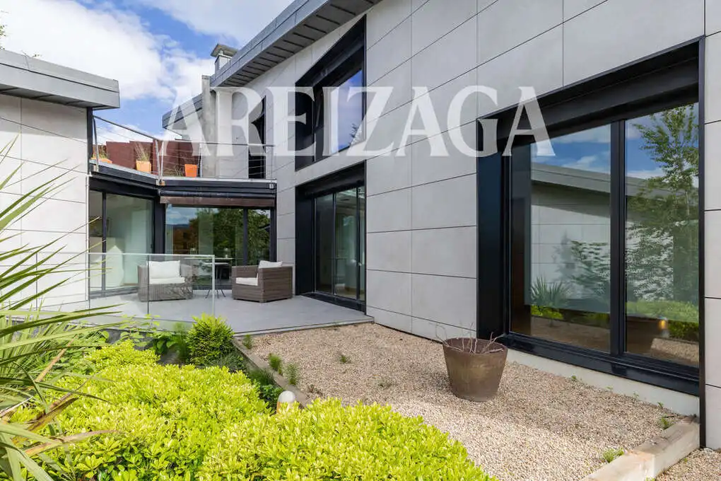 Terrassa de Casa o xalet en venda en Miramon - Zorroaga