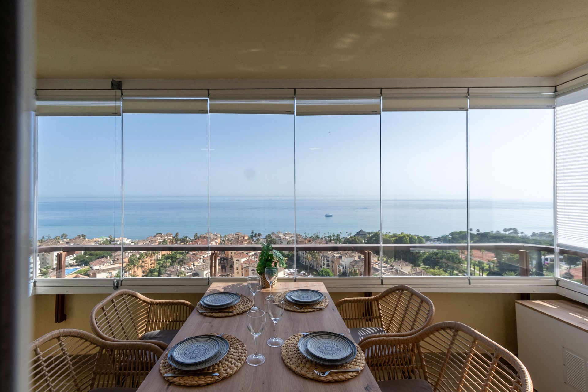 Comedor de Apartamento de alquiler en Marbella con Aire acondicionado, Terraza y Amueblado