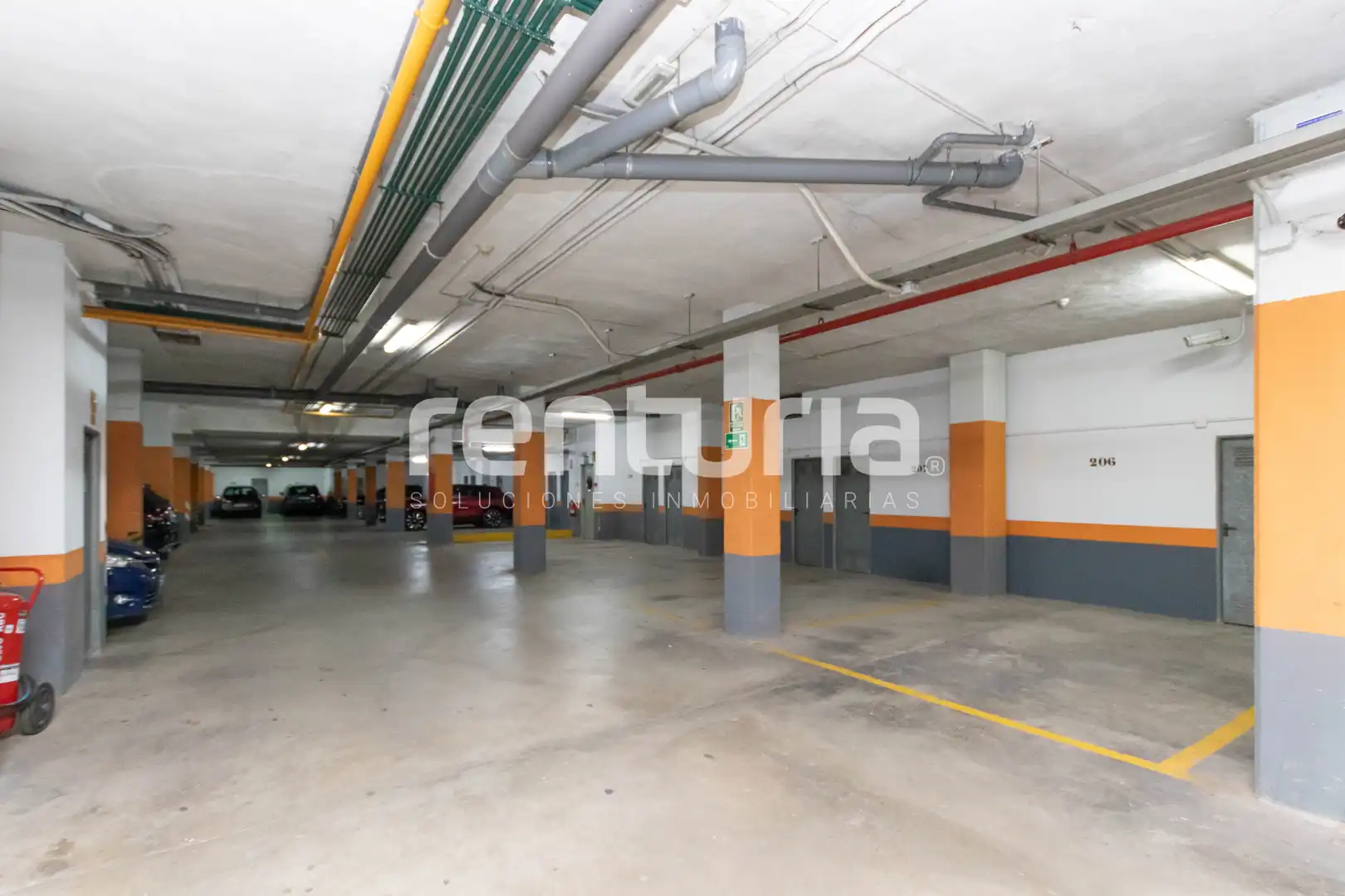 Parking de Piso en venta en Valencia con Aire acondicionado, Calefacción y Jardín privado