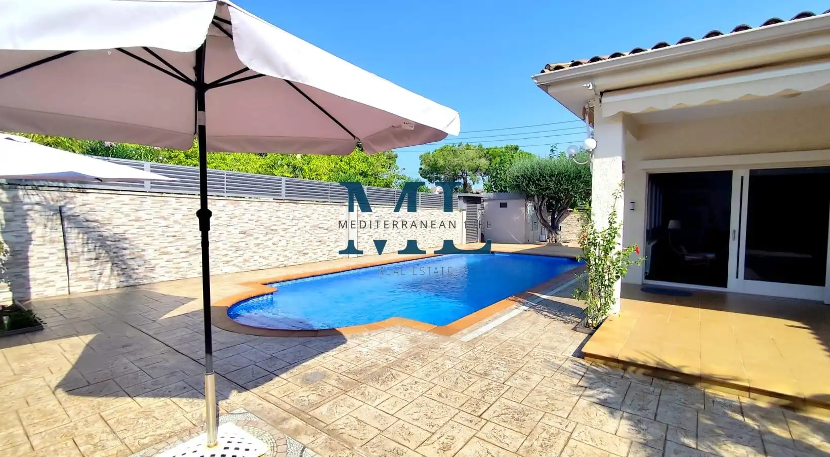 Swimming pool of Houses for sale in Roda de Berà  with Heating and Swimming Pool