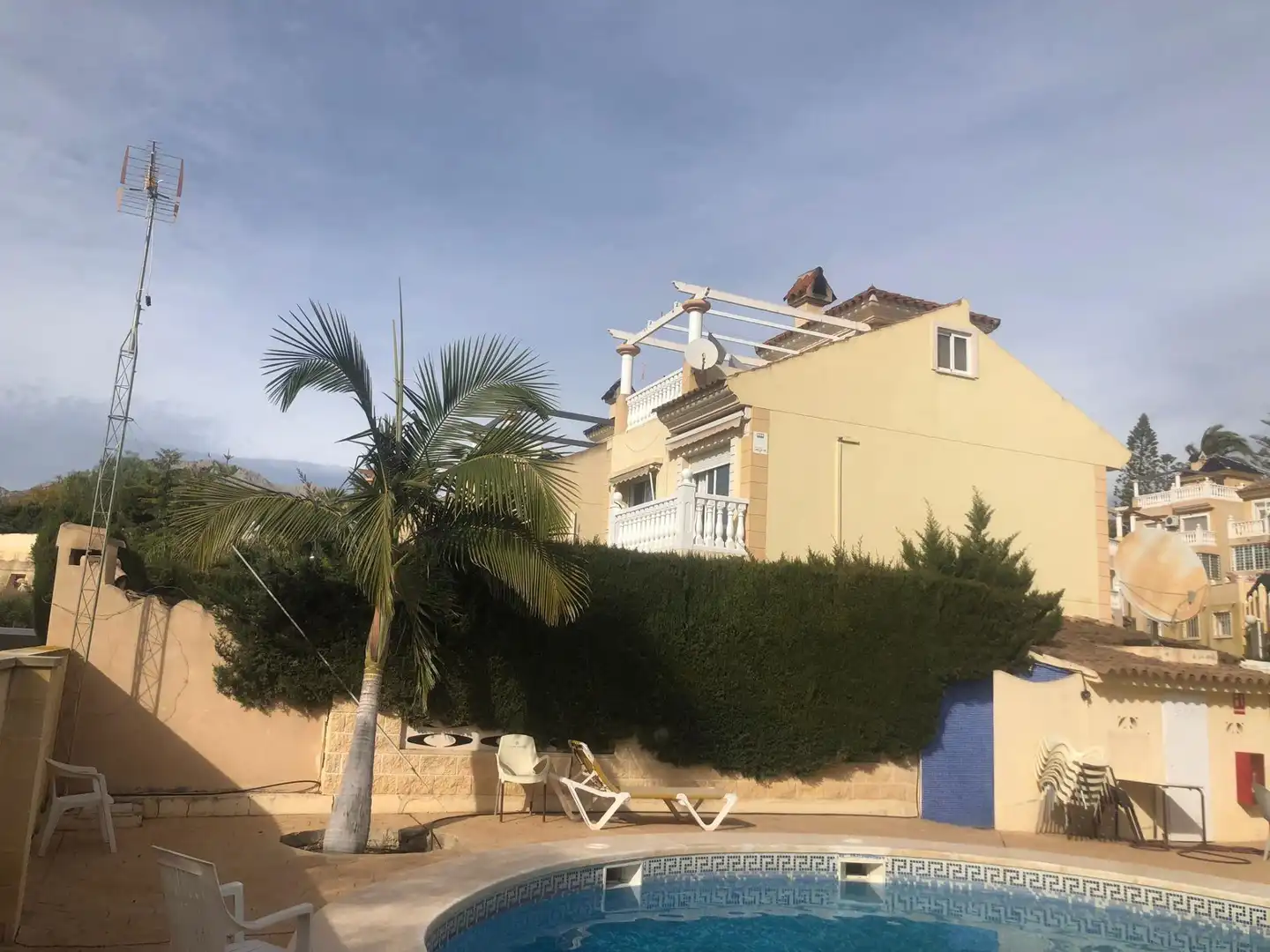 Außenansicht von Einfamilien-Reihenhaus zur Miete in La Nucia mit Heizung, Privatgarten und Terrasse