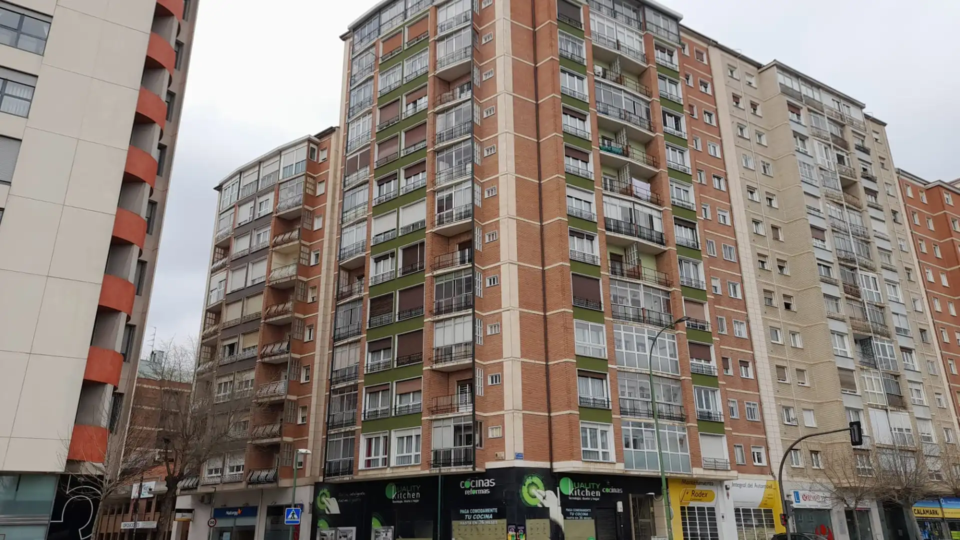 Außenansicht von Wohnung zum Verkauf in Burgos Capital mit Heizung, Parkett und Terrasse