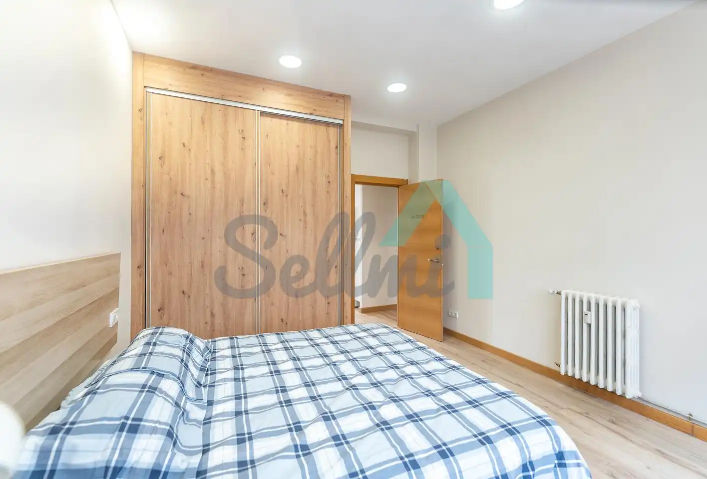 Habitación de Piso de alquiler en Oviedo  con Calefacción, Terraza y Amueblado