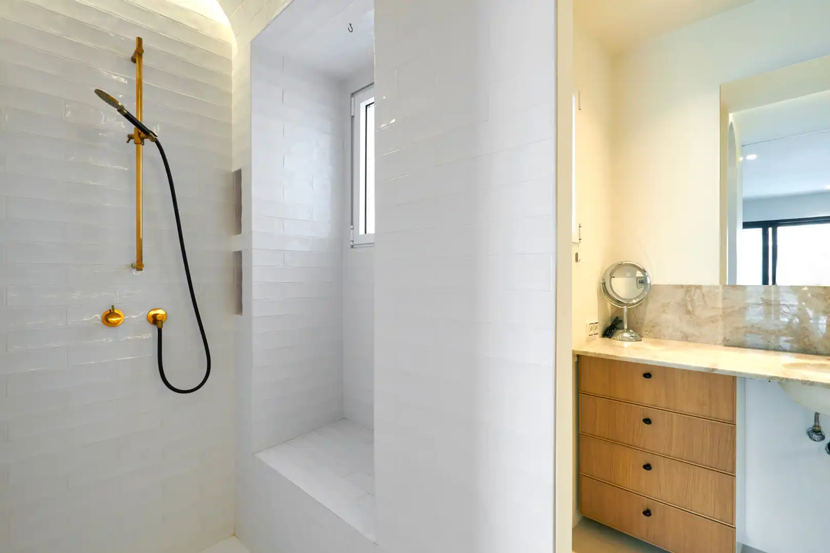 Badezimmer von Wohnung zum Verkauf in Barcelona mit Klimaanlage, Heizung und Parkett