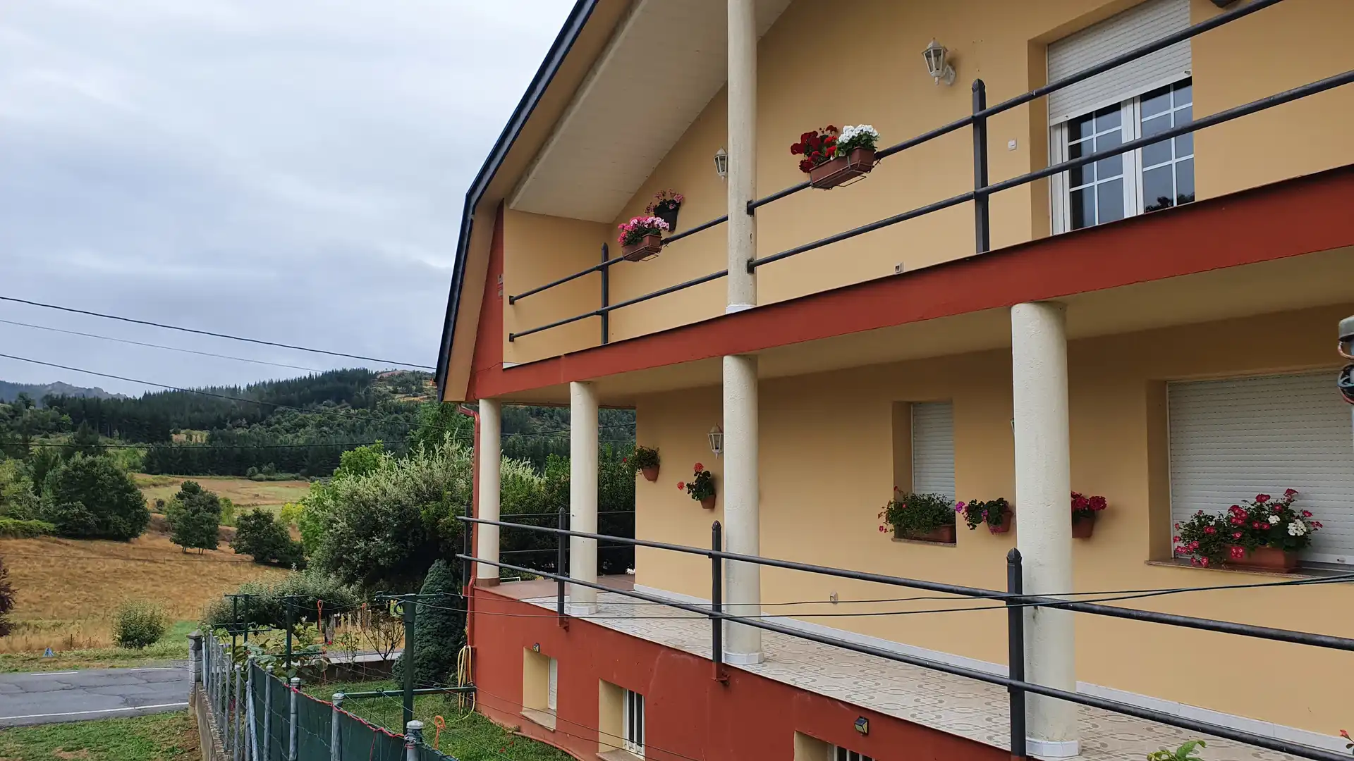Vista exterior de Casa o chalet en venta en Vega de Espinareda con Calefacción, Jardín privado y Terraza